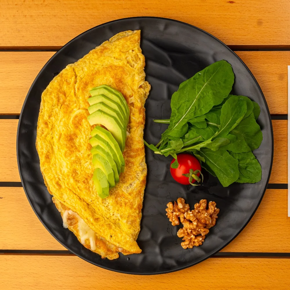 Avokadolu cevizli omlet (k,g,yp,yl)     