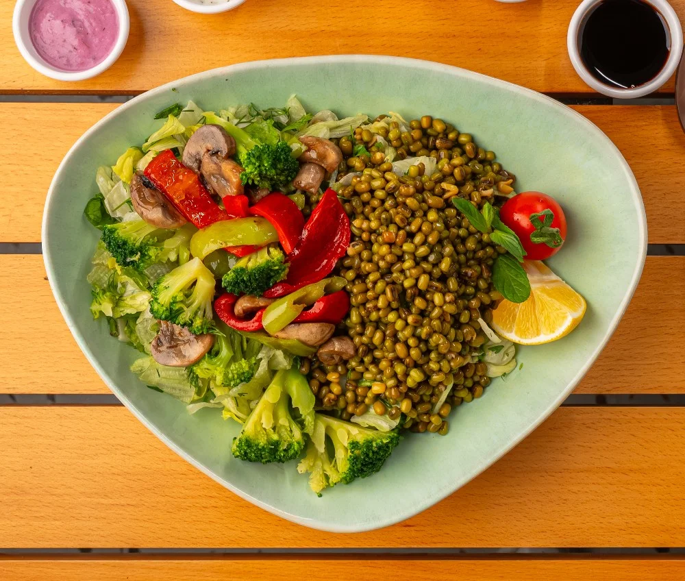 Sebzeli, maş fasulyeli salata (v,vg,yl,g) 