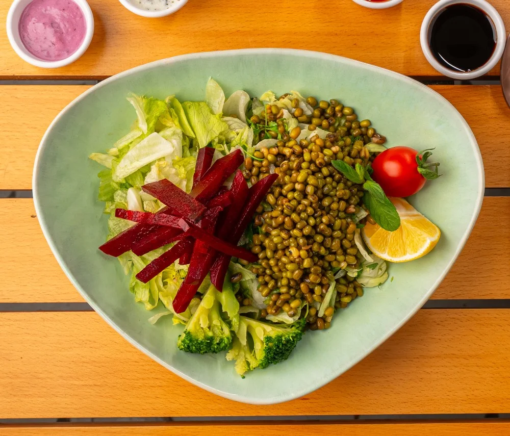  Pancarlı, maş fasulyeli salata (v,vg,yl,g) 