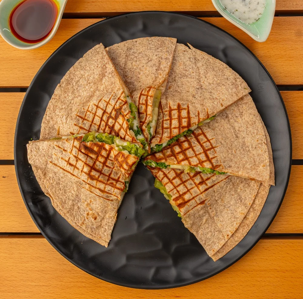 Brokoli Peynirli Quesadilla  (yl, v,gi) 
