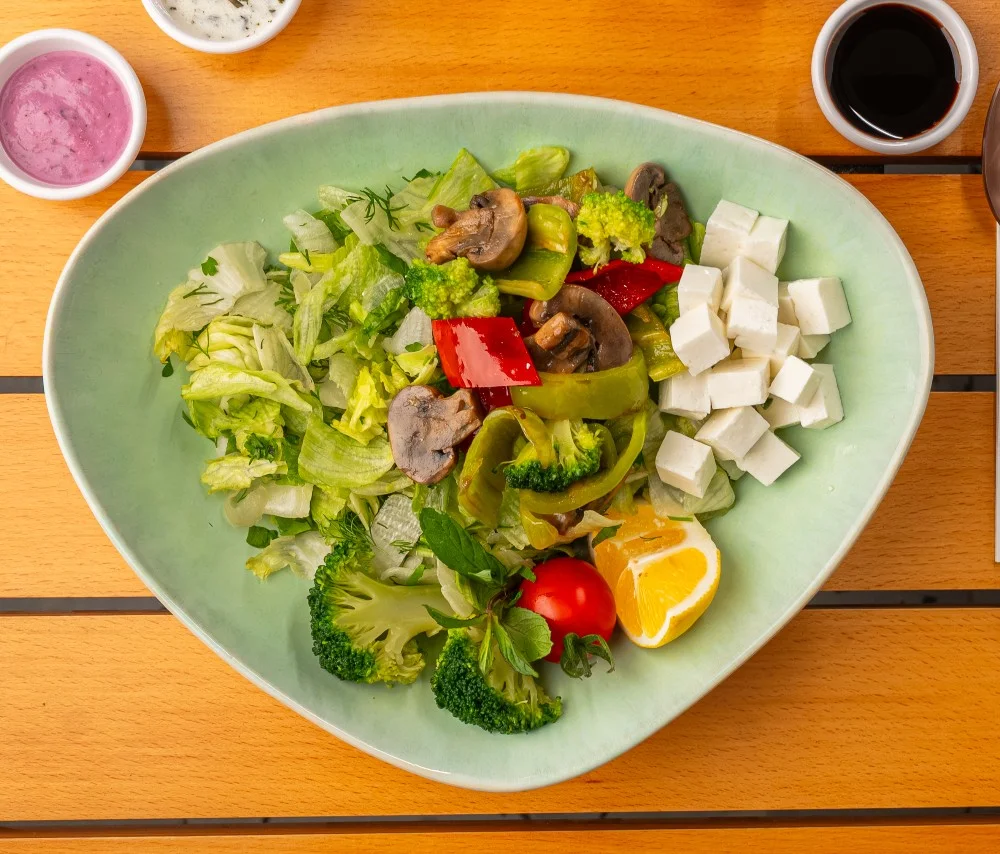 Sebzeli, peynirli salata (v, k,yl,g) 