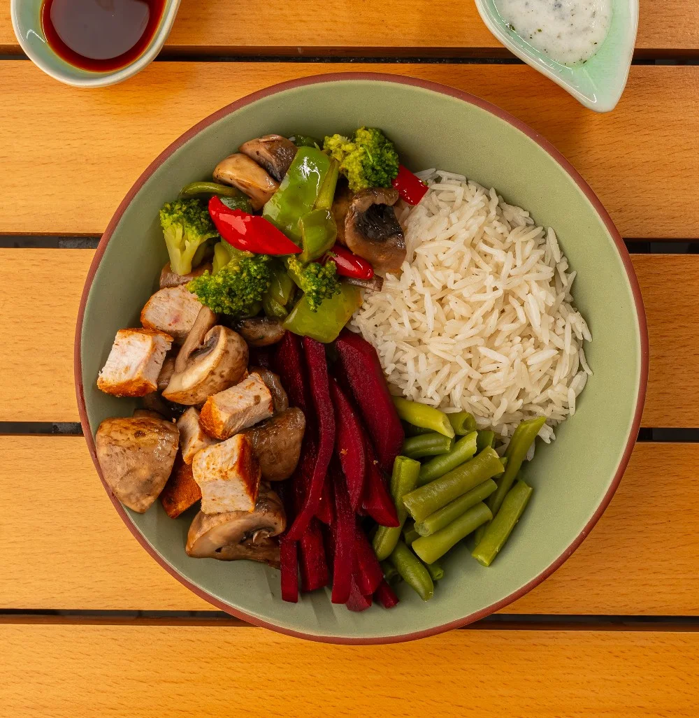 Sıcak Kaseler Enerji Dolu, Renkli Menüler